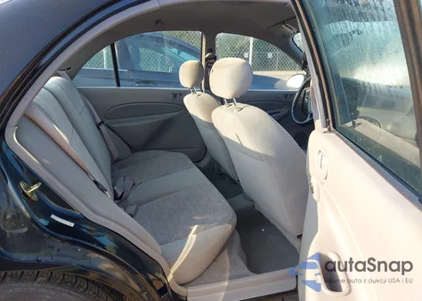 1999 Ford Escort Se z USA, uszkodzony, nr VIN 1FAFP13P8XW199090